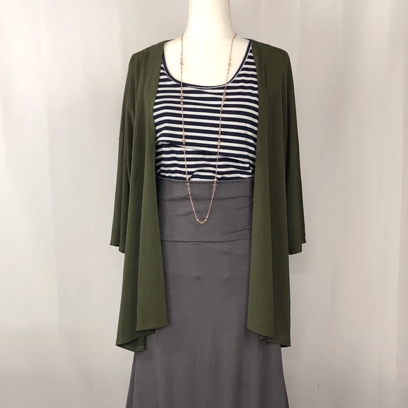 The Limited Ruffled Tank Size Small - Picture 6 of 6